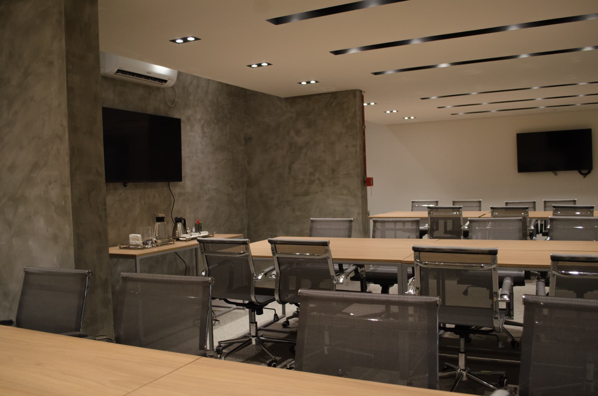 Sala de reunião ampla da Synergyco